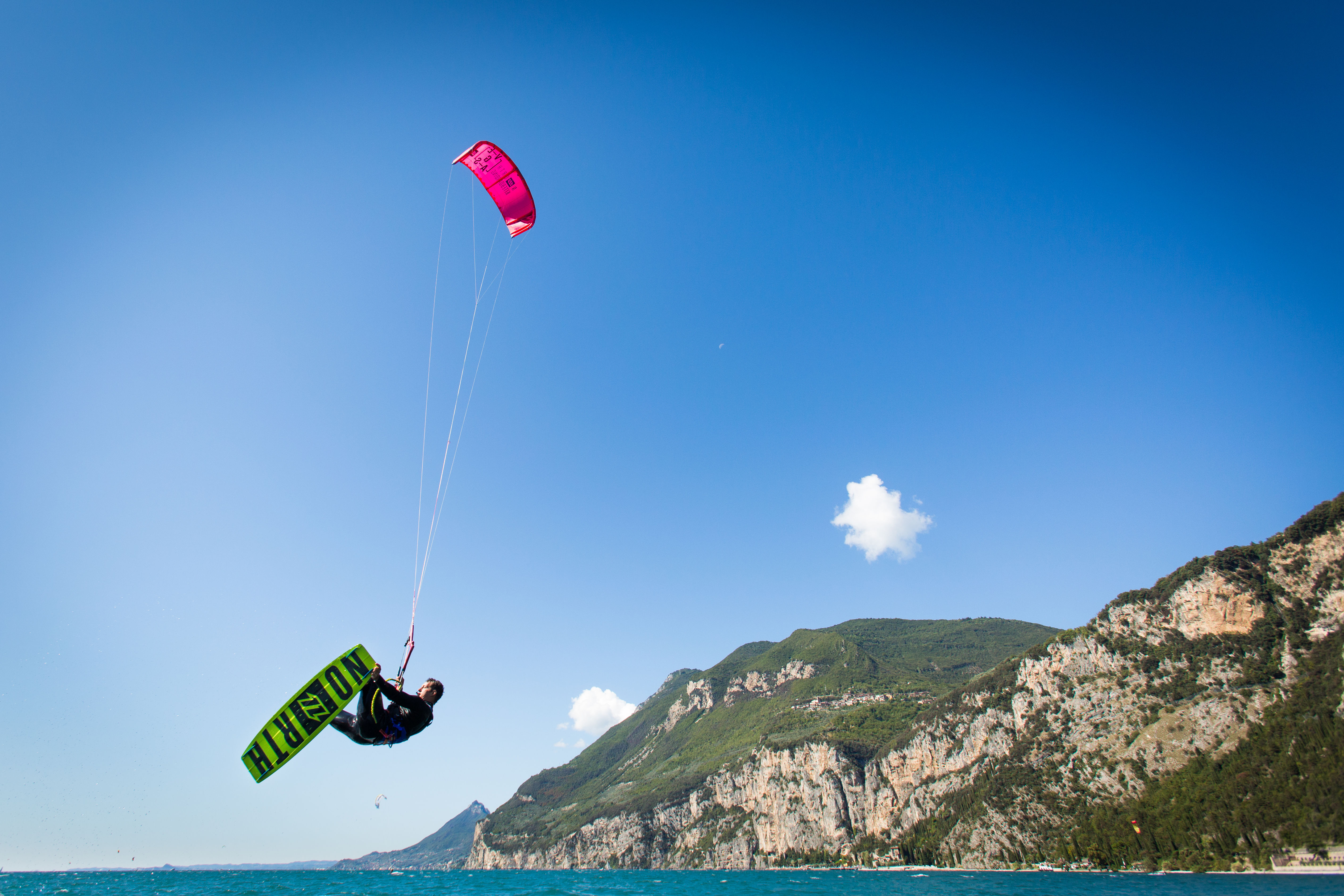 Learn kitesurfing in Italy